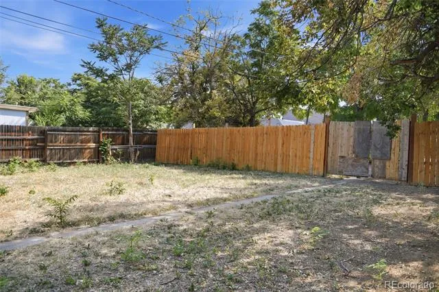 1608 Oakland Street Aurora, CO 80010