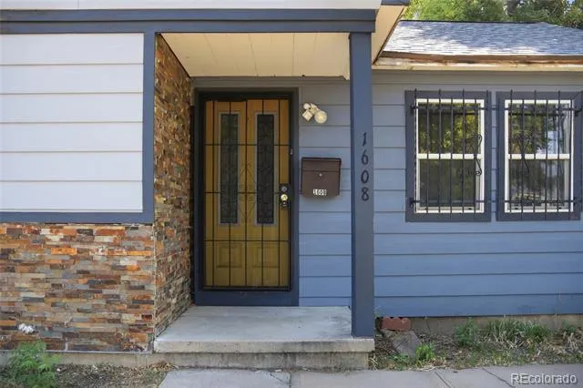 1608 Oakland Street Aurora, CO 80010