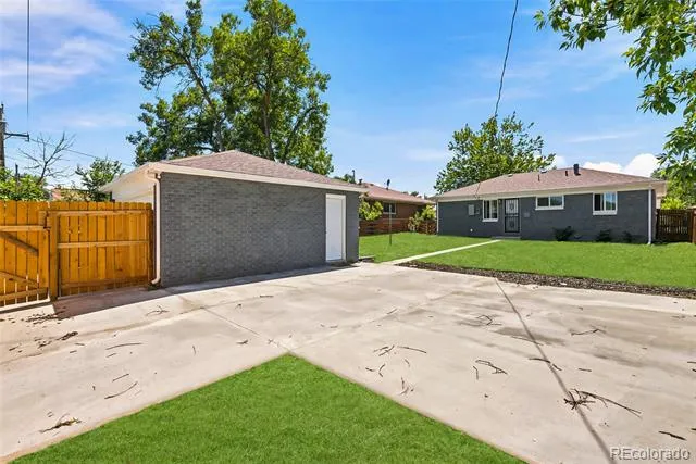 3280 Leyden Street Denver, CO 80207