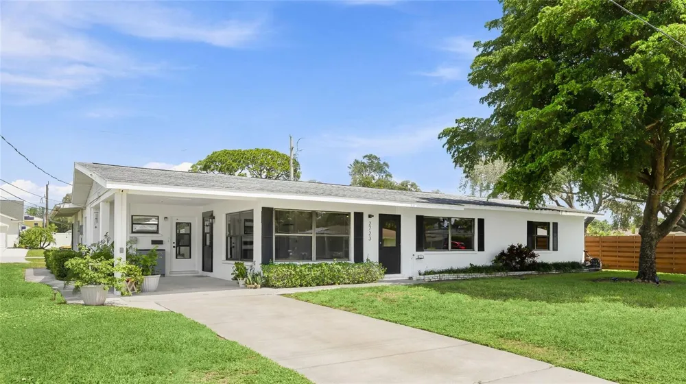 2723 LYNNHURST STREET Sarasota, FL 34239