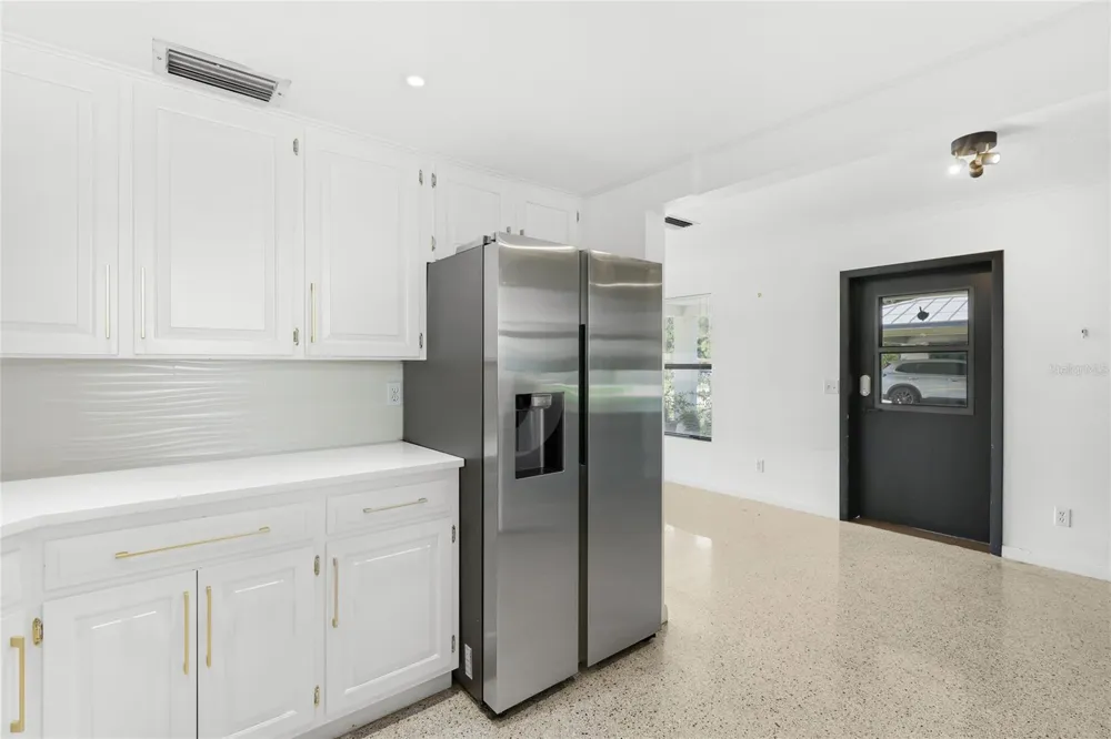 2723 LYNNHURST STREET Sarasota, FL 34239