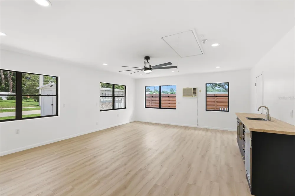 2723 LYNNHURST STREET Sarasota, FL 34239