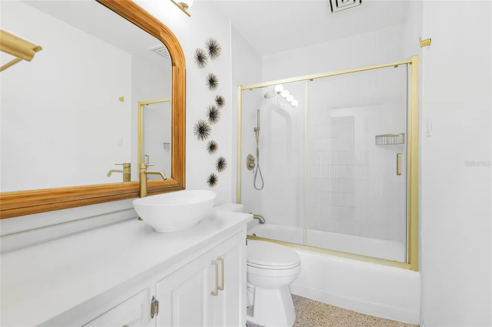 2723 LYNNHURST STREET Sarasota, FL 34239