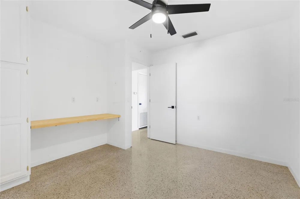 2723 LYNNHURST STREET Sarasota, FL 34239