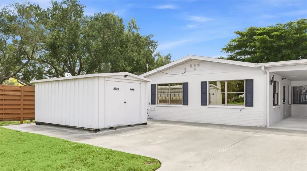 2723 LYNNHURST STREET Sarasota, FL 34239