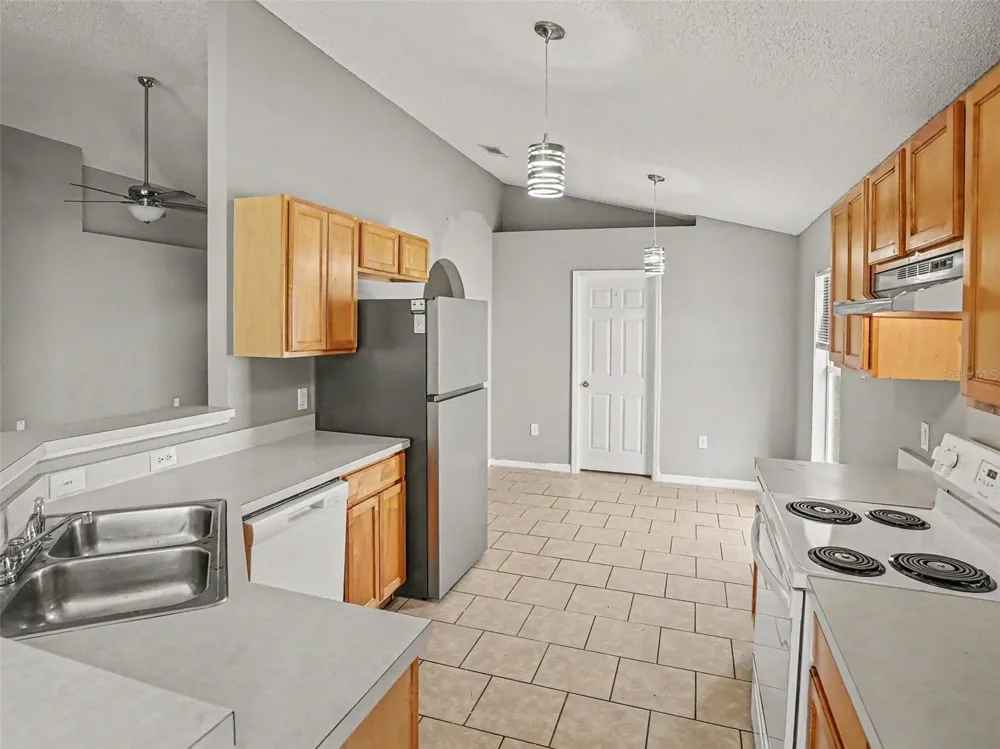881 VANDERBILT DR Eustis, FL 32726