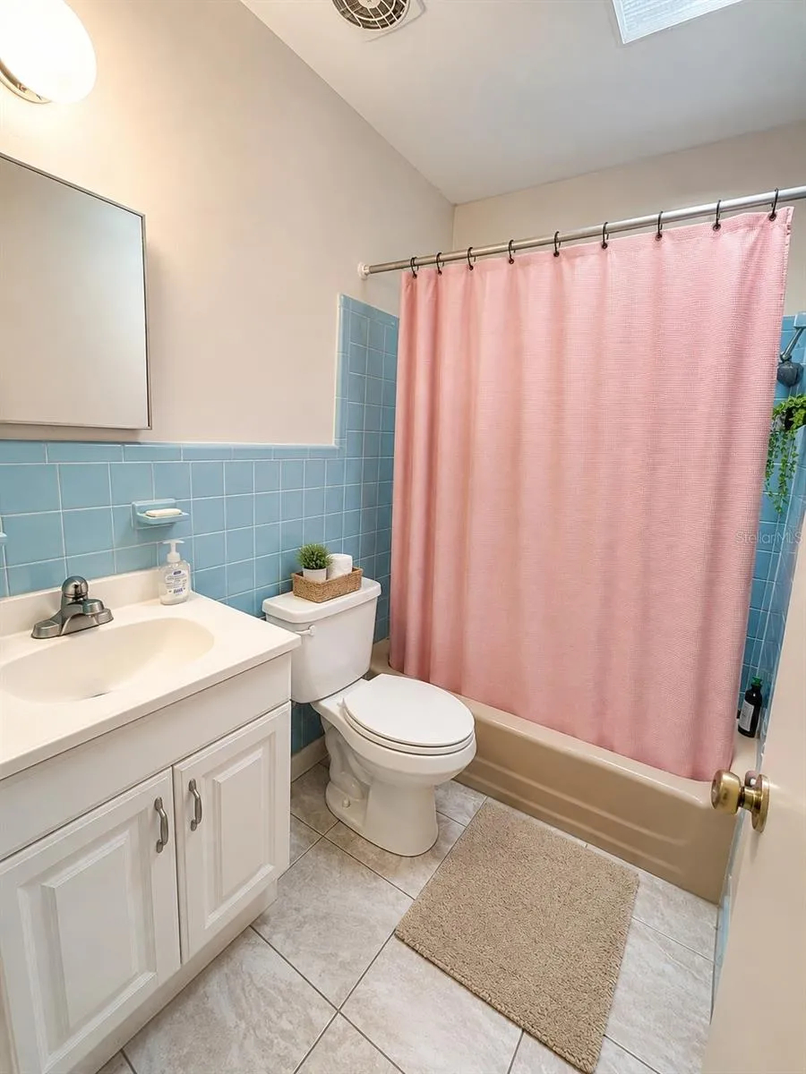 6233 OAKCREST CIRCLE Orlando, FL 32808