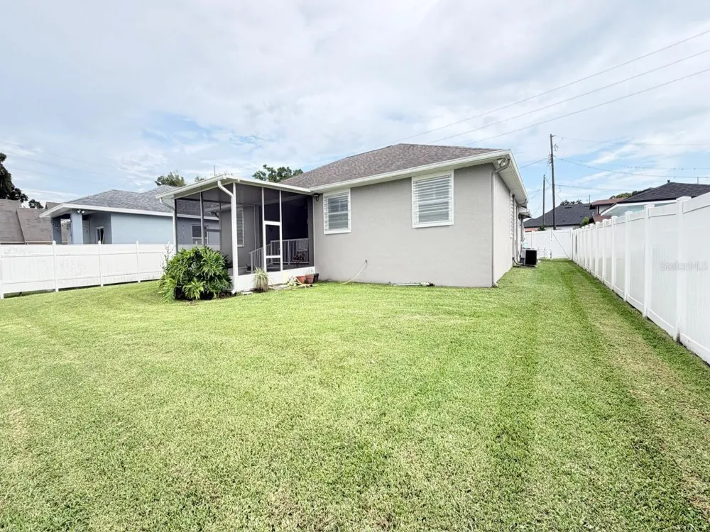 2721 W SITKA STREET Tampa, FL 33614