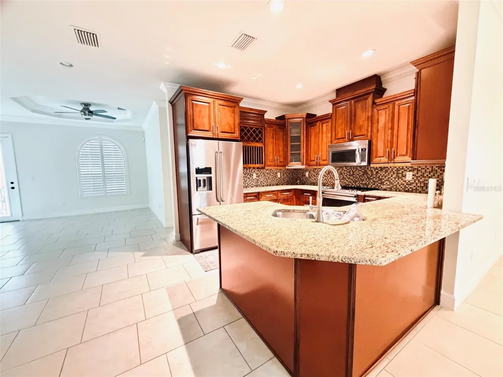 2721 W SITKA STREET Tampa, FL 33614