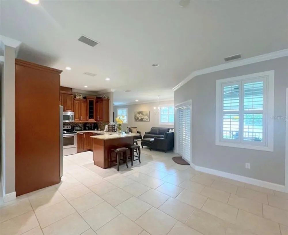 2721 W SITKA STREET Tampa, FL 33614