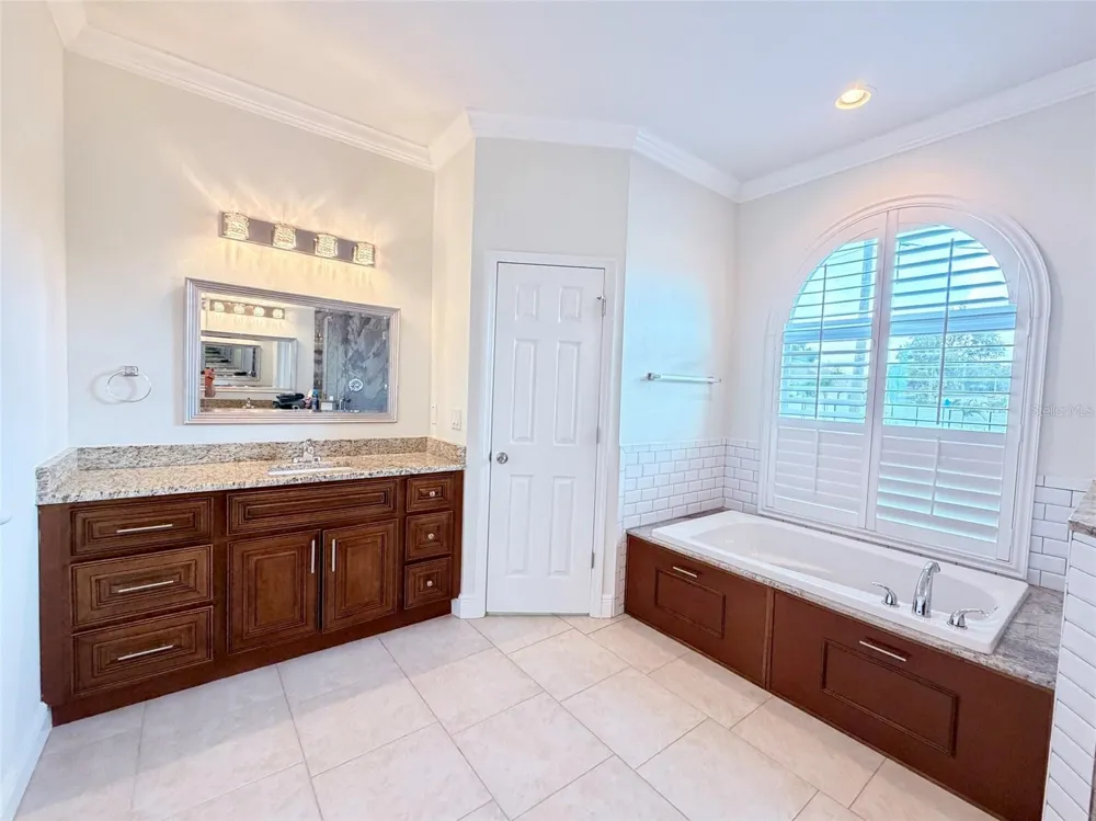2721 W SITKA STREET Tampa, FL 33614