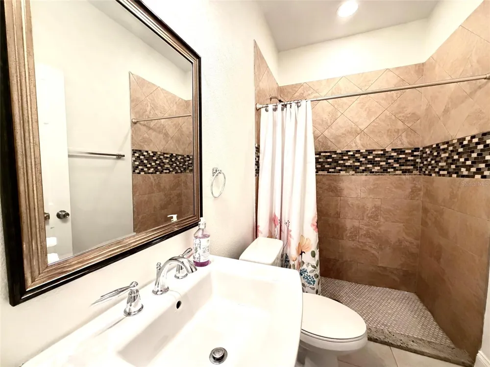 2721 W SITKA STREET Tampa, FL 33614