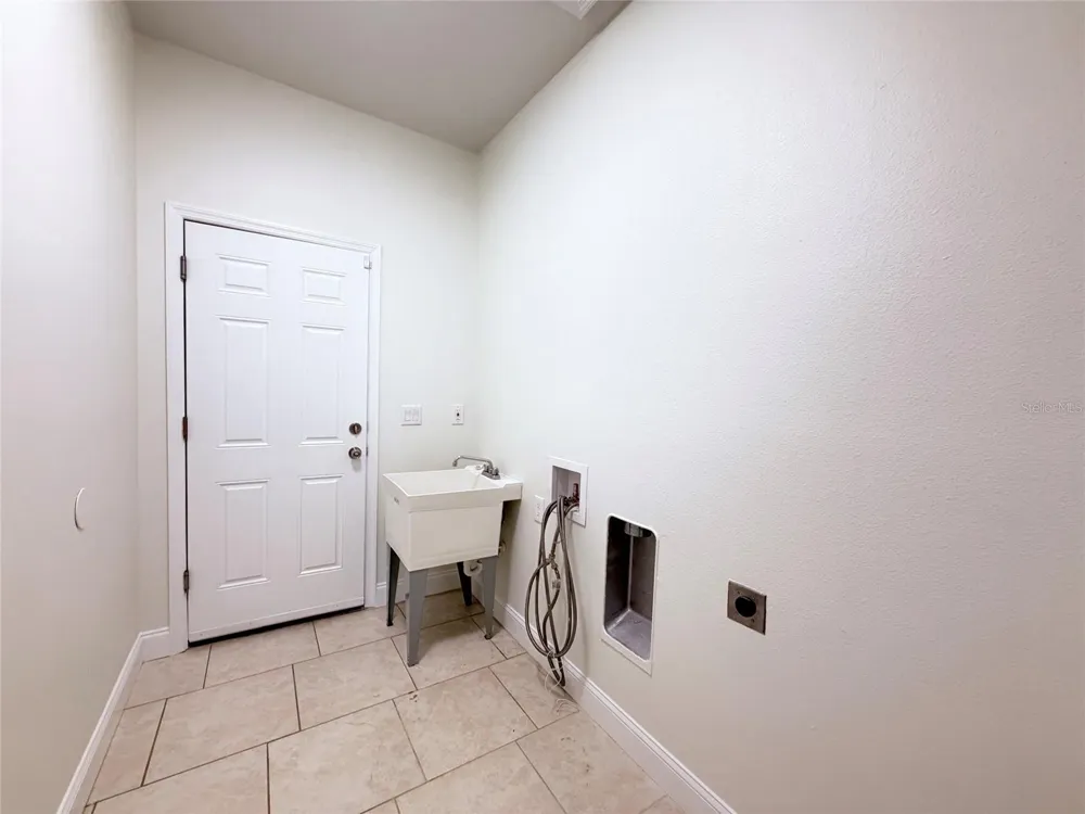 2721 W SITKA STREET Tampa, FL 33614