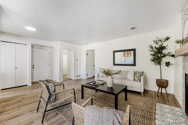 3023 S Ursula Circle #302 Aurora, CO 80014