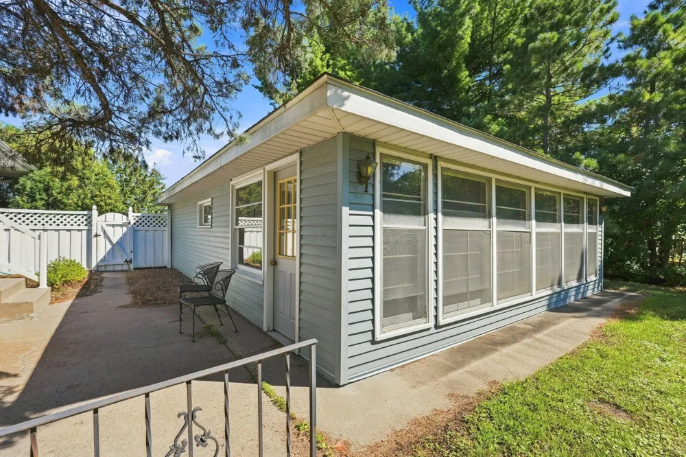 2829 Burnside Avenue Eagan, MN 55121