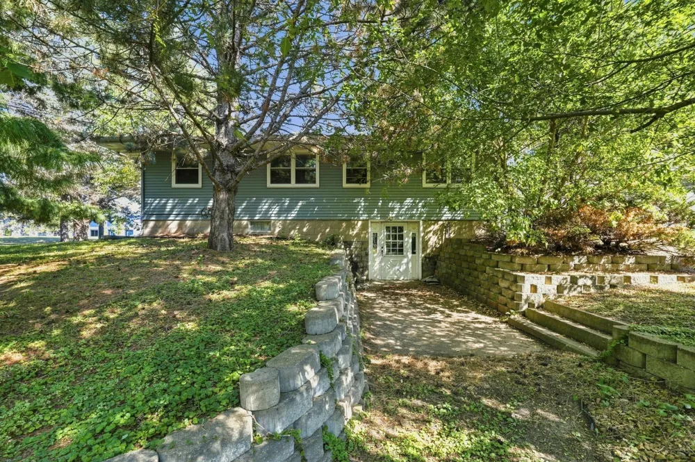 2829 Burnside Avenue Eagan, MN 55121