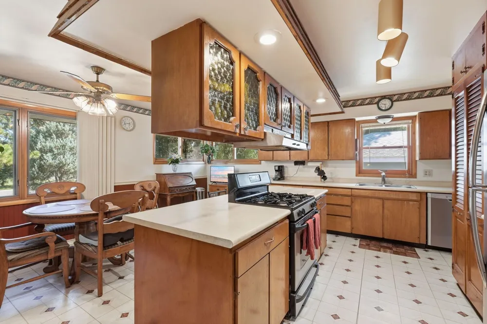 2829 Burnside Avenue Eagan, MN 55121