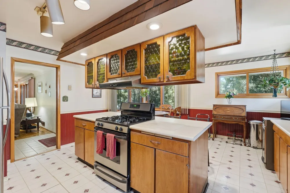 2829 Burnside Avenue Eagan, MN 55121