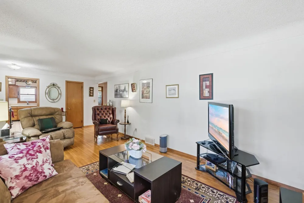 2829 Burnside Avenue Eagan, MN 55121