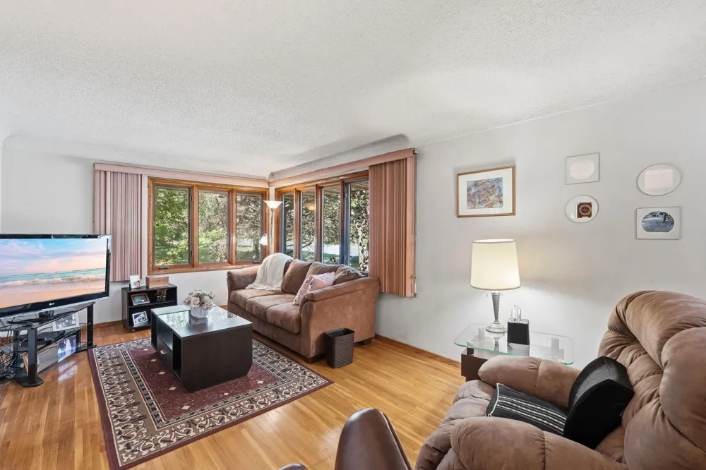 2829 Burnside Avenue Eagan, MN 55121