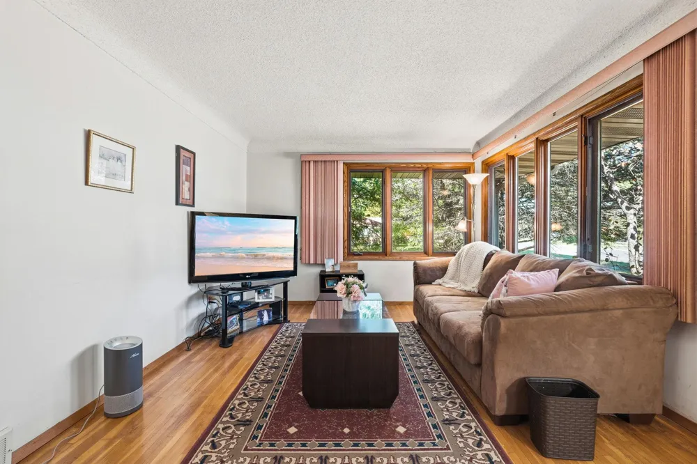 2829 Burnside Avenue Eagan, MN 55121