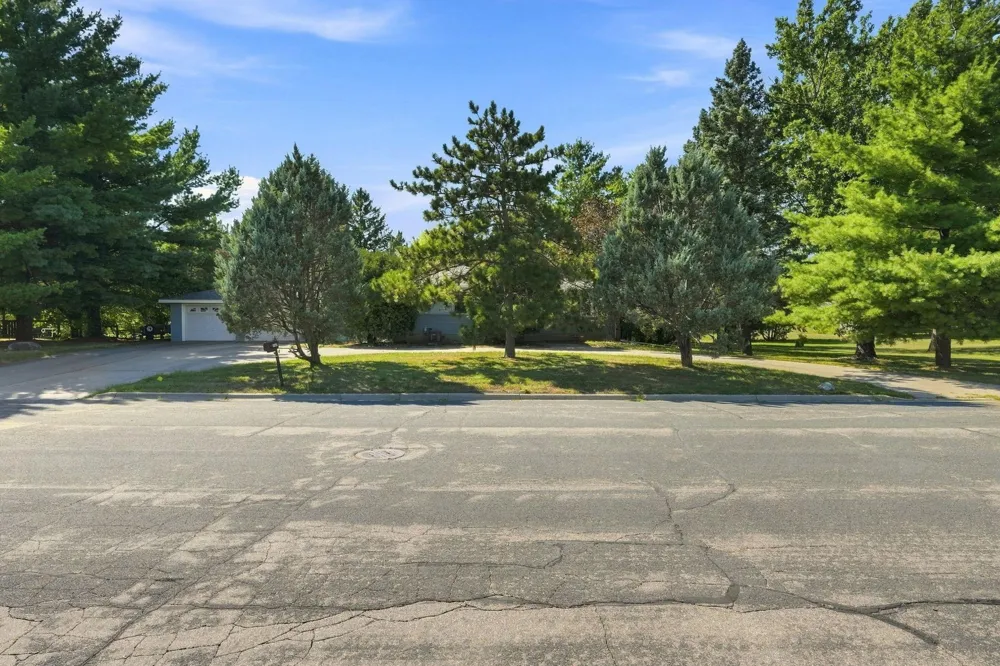 2829 Burnside Avenue Eagan, MN 55121