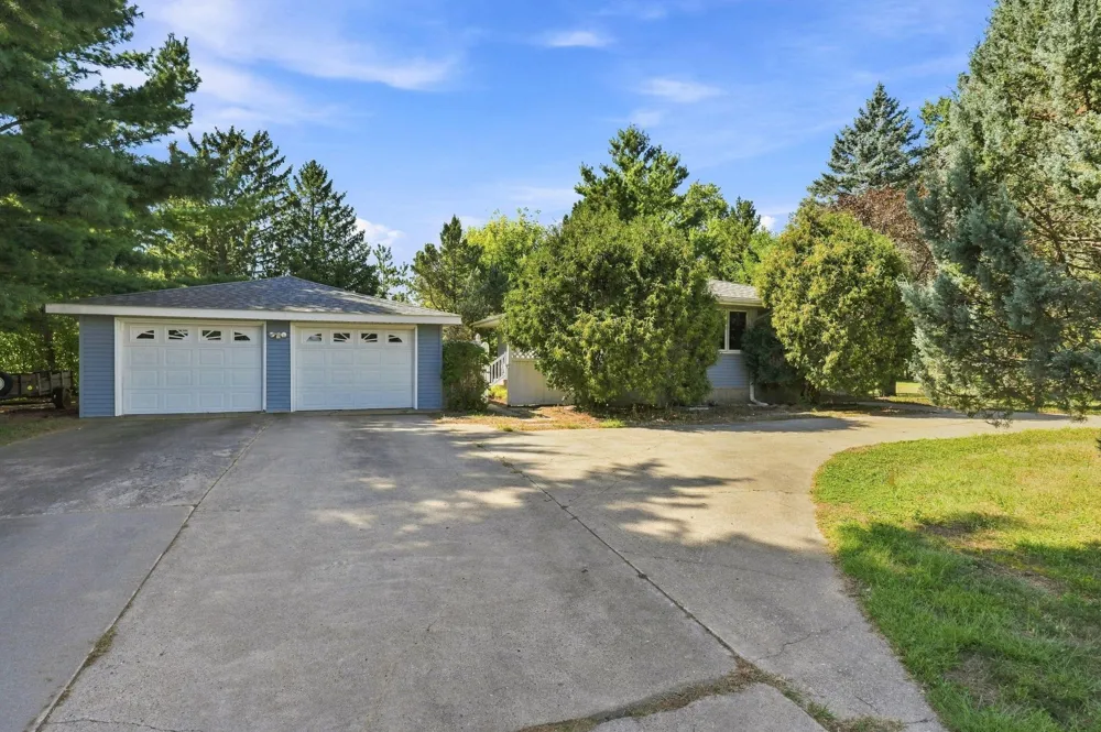 2829 Burnside Avenue Eagan, MN 55121