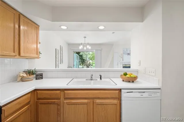 6806 Los Reyes Circle Colorado Springs, CO 80918