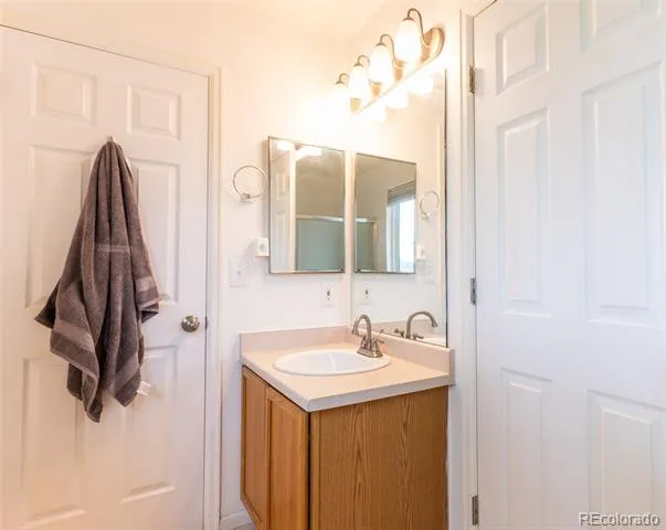 19542 E 19th Place Aurora, CO 80011