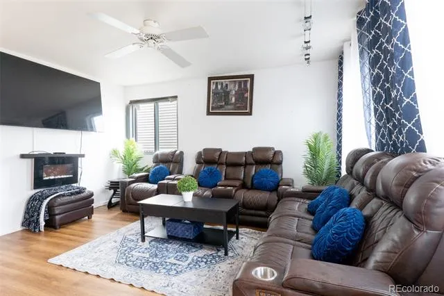 19542 E 19th Place Aurora, CO 80011
