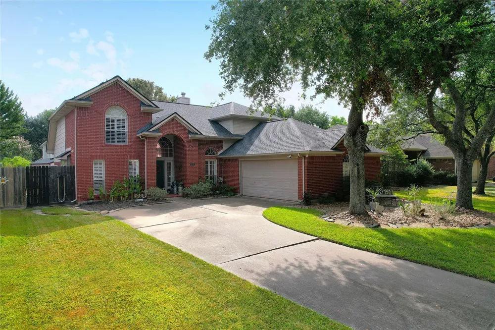 110 Cloudbridge Drive League City, TX 77573