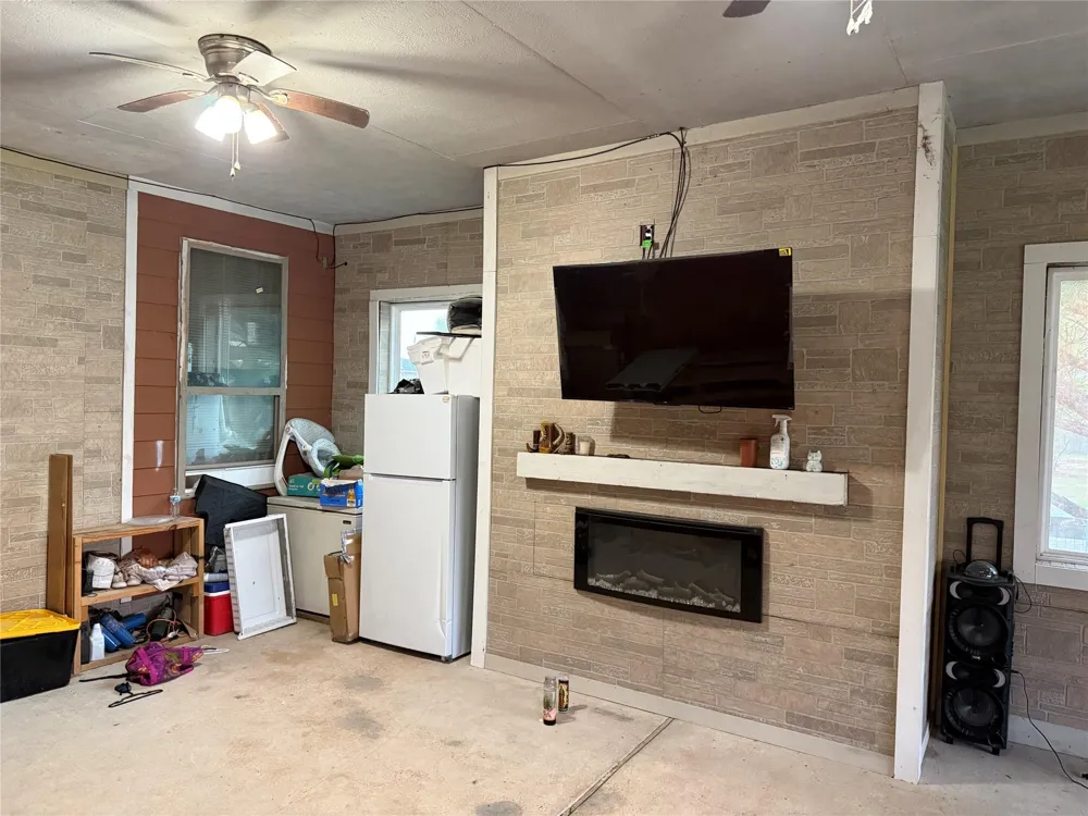 2307 County Road 3545 Cleveland, TX 77327