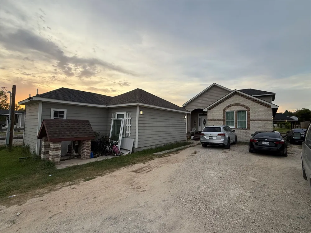 2307 County Road 3545 Cleveland, TX 77327