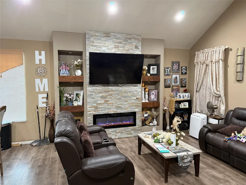 2307 County Road 3545 Cleveland, TX 77327