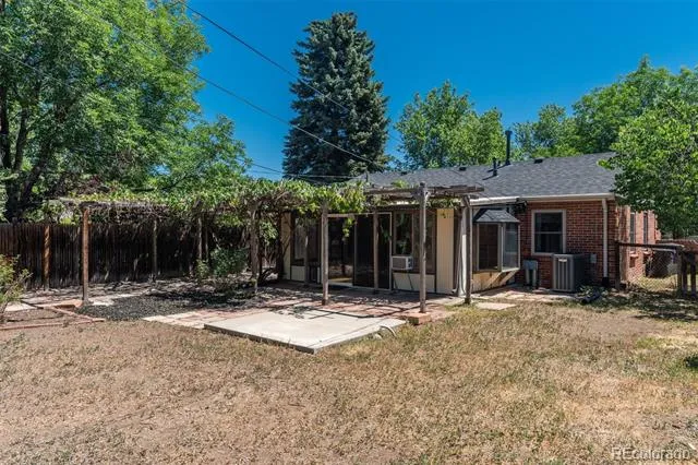 1219 Jasmine Street Denver, CO 80220