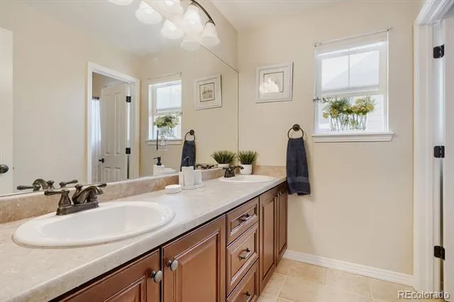 25332 E Indore Drive Aurora, CO 80016