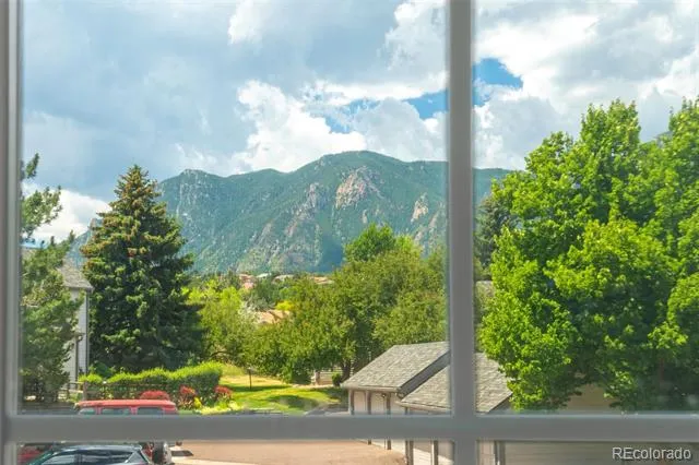 314 Cobblestone Drive Colorado Springs, CO 80906