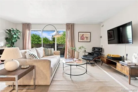 1313 Steele Street #306