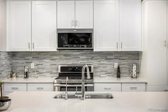 9227 Salida Street Commerce City, CO 80022