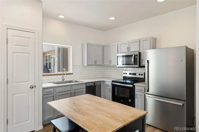 7350 Country Side Grove Fountain, CO 80817