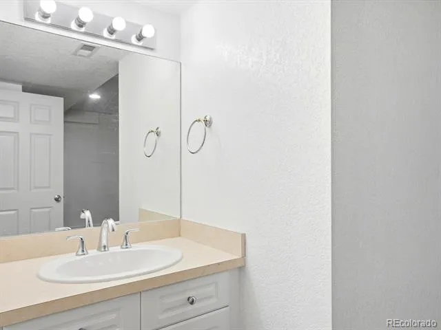 14044 E Temple Drive Aurora, CO 80015