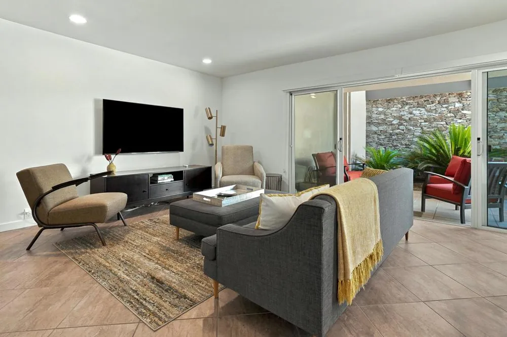 500 W Arenas Road #4 Palm Springs, CA 92262