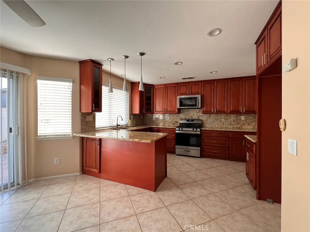 12 Granada Irvine, CA 92602