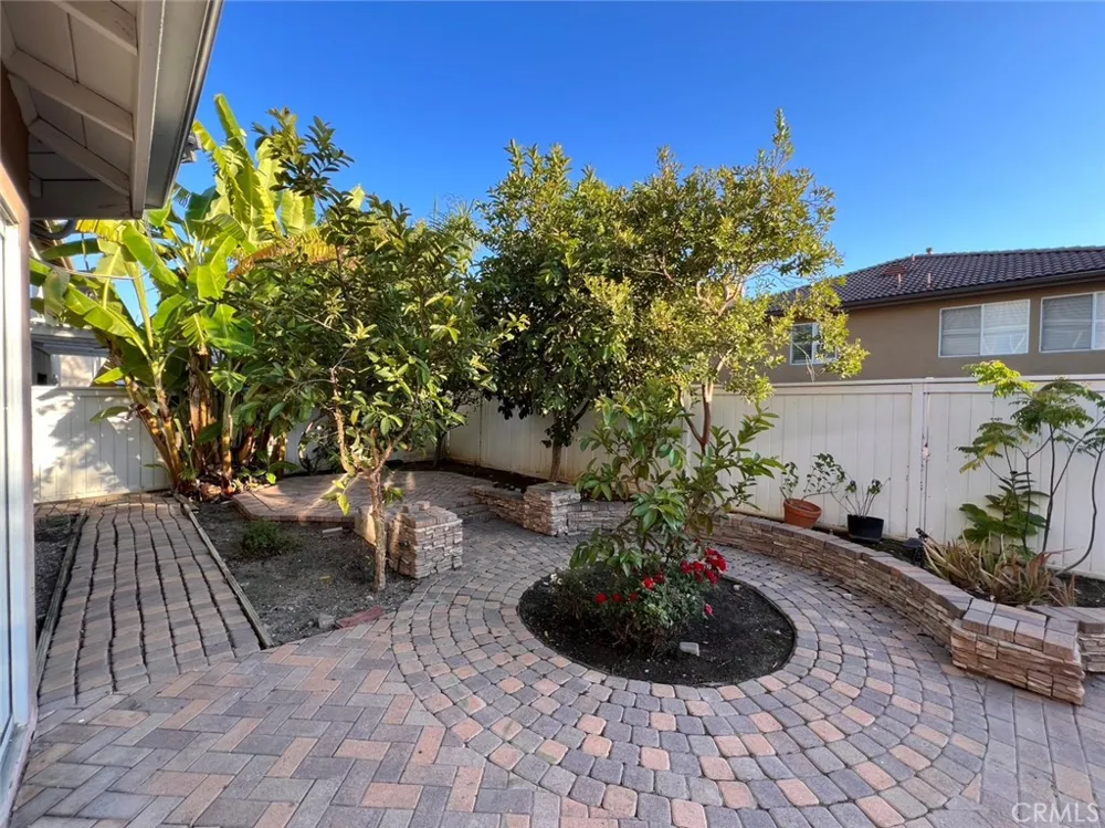 12 Granada Irvine, CA 92602