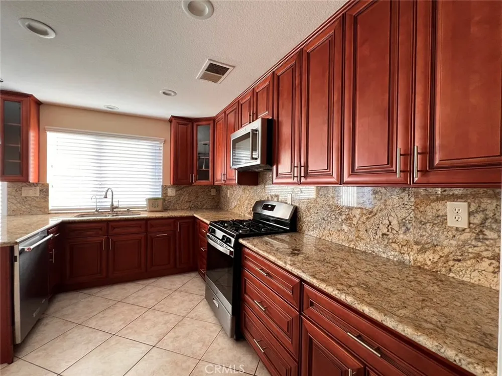 12 Granada Irvine, CA 92602