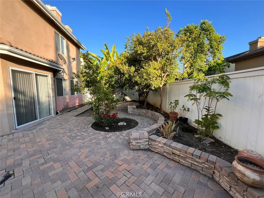 12 Granada Irvine, CA 92602