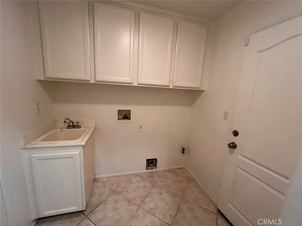 12 Granada Irvine, CA 92602