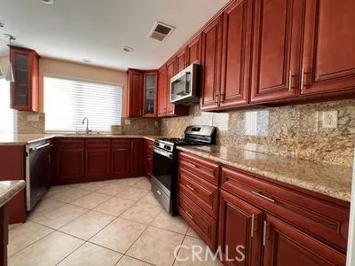 12 Granada Irvine, CA 92602
