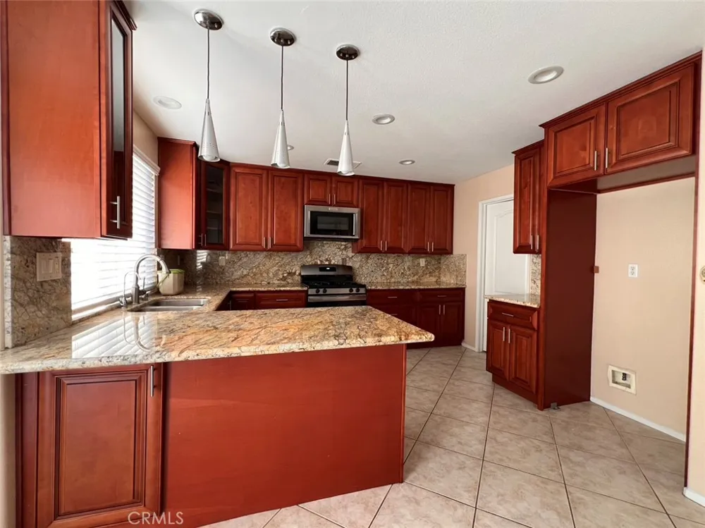 12 Granada Irvine, CA 92602