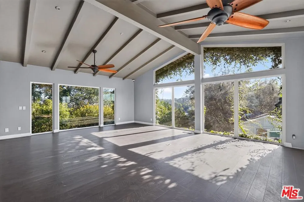 8207 Mulholland Drive Los Angeles, CA 90046